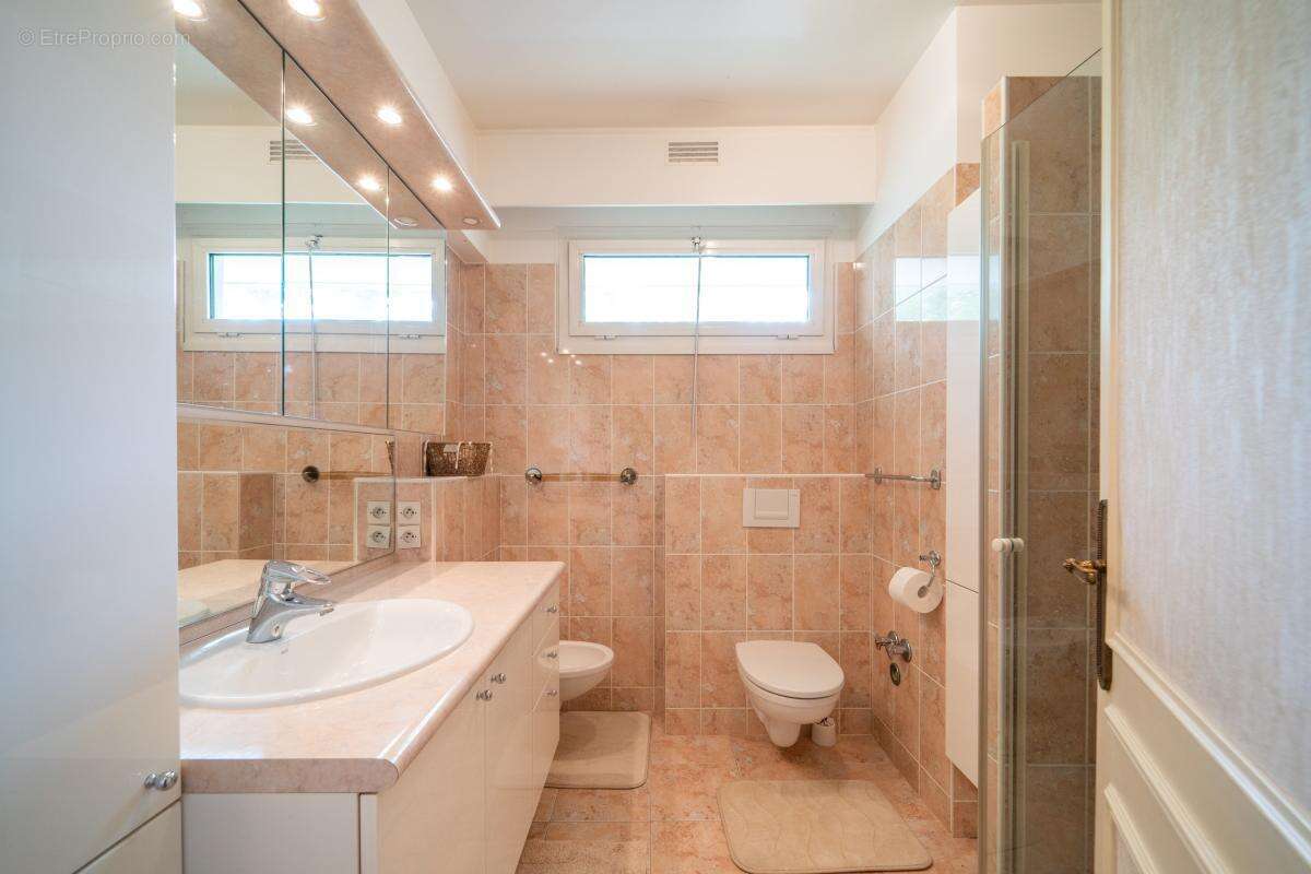 Appartement à VILLE-D'AVRAY