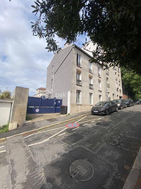 Appartement à LES LILAS