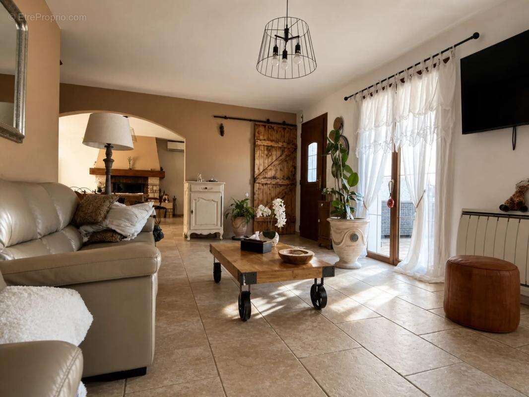 Maison de 6 pièces de 210 m² à Le Bouchage - photo 4