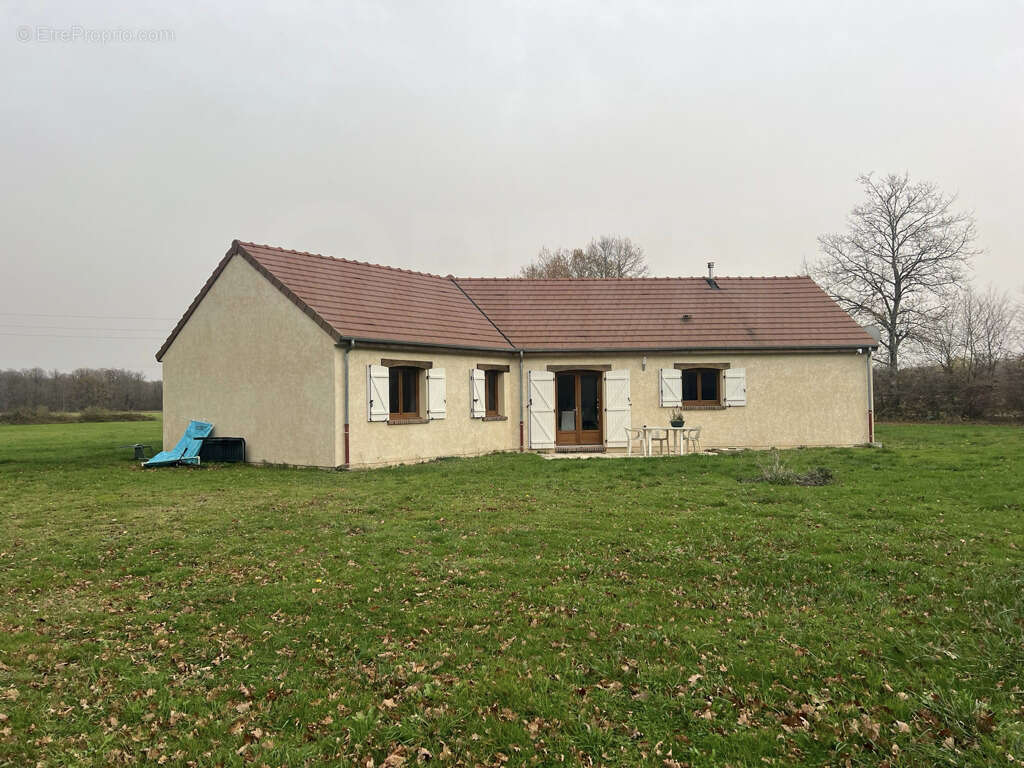 Maison à LAVAU
