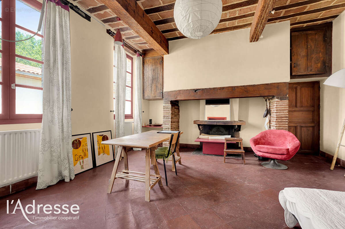 Exclusivité l'Adresse - Le BURGAUD - Maison de maître d'environ 290 m² avec parc arboré de 2 492 m², pigeonnier et dépendances - photo 6
