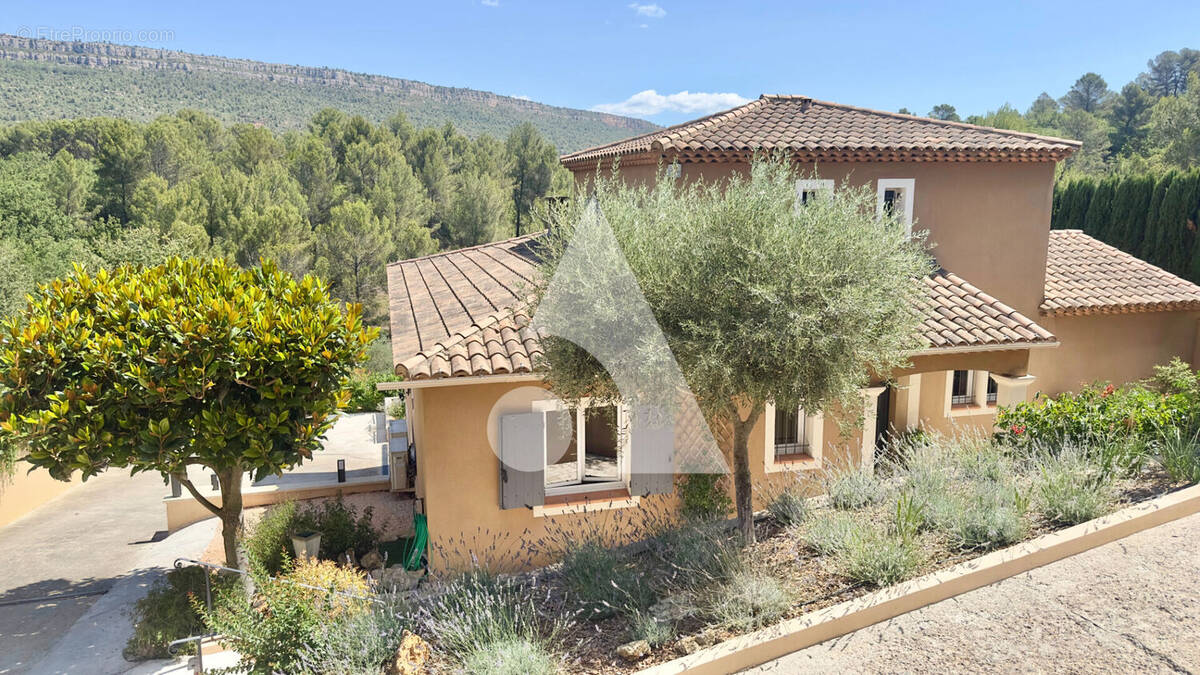 Maison à CHATEAUNEUF-LE-ROUGE