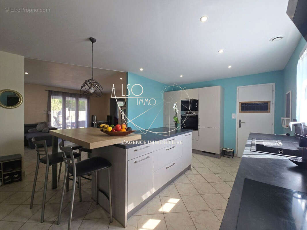 Photo sans retouche IA - Maison à L'ILE-D'OLONNE