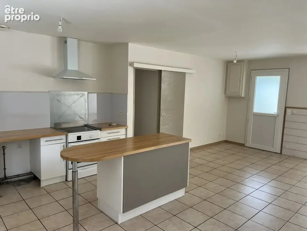 Maison plain-pied avec piscine et garage au centre-ville - photo 4