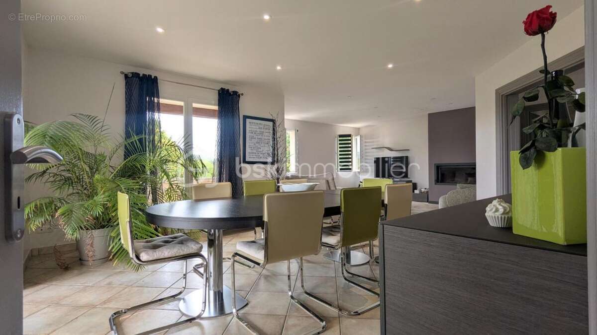 Maison à PUY-L&#039;EVEQUE