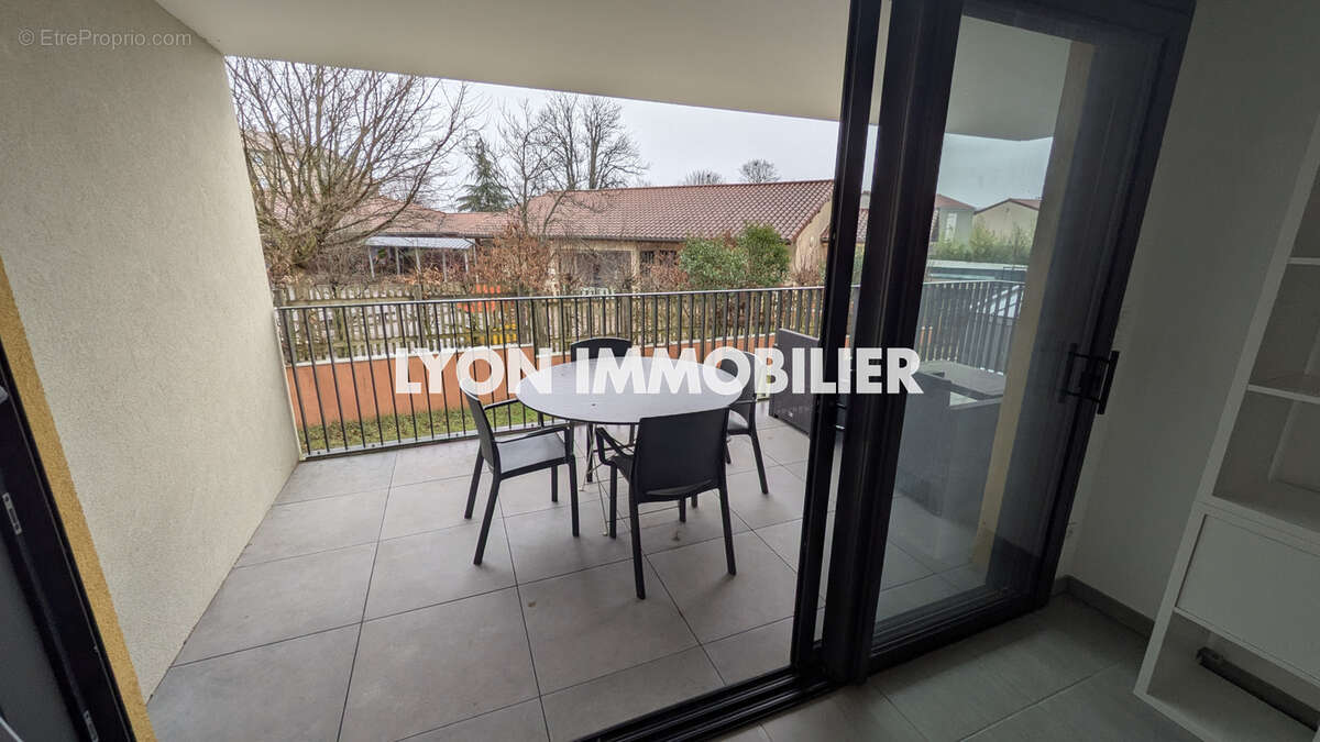 Appartement à LA TOUR-DE-SALVAGNY