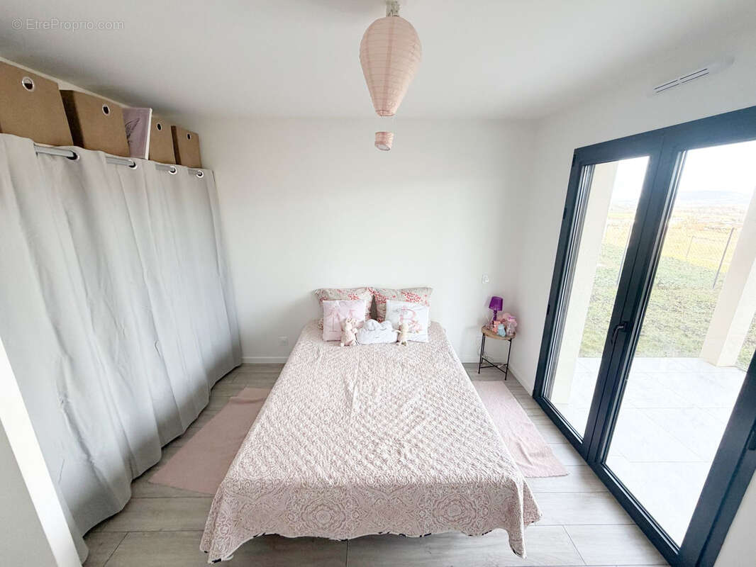 Maison à LES MARTRES-DE-VEYRE