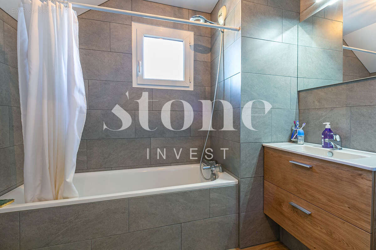 Appartement à POISY