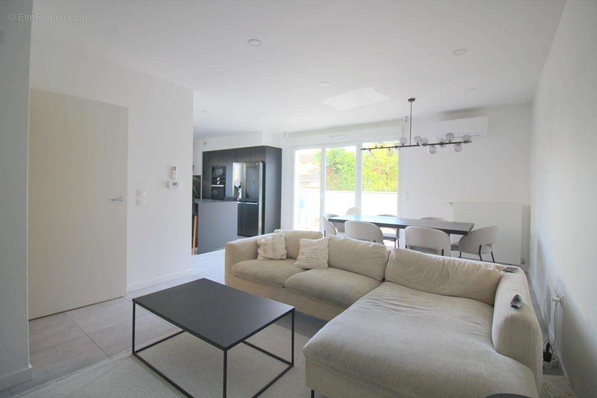 Appartement à MIRIBEL