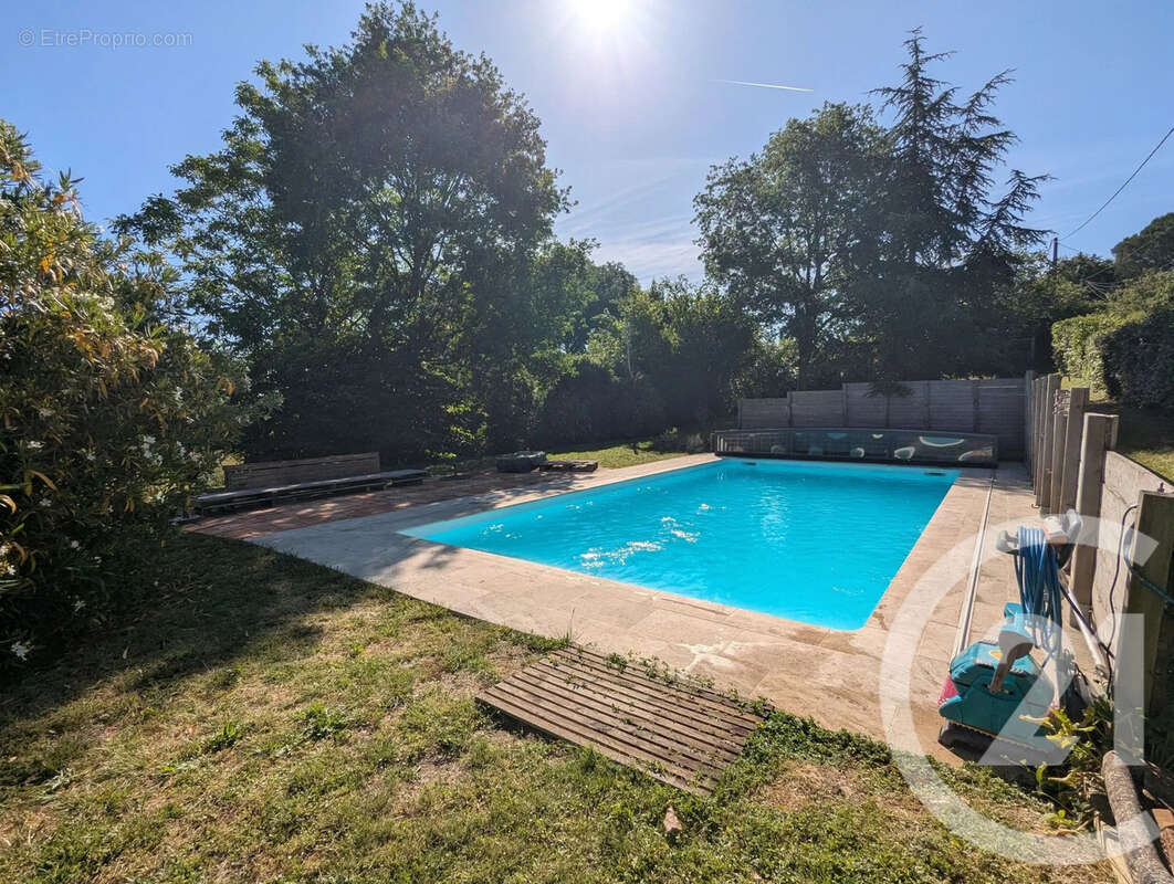 Maison 236 m² à Roquemaure  - photo 4