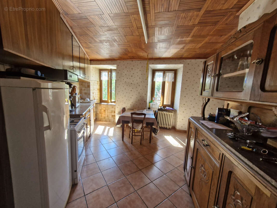 Maison à MURAT-SUR-VEBRE