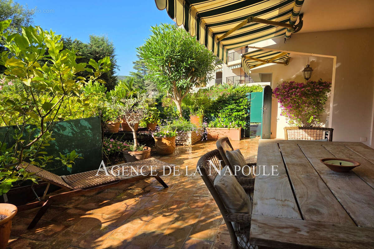 Appartement à MANDELIEU-LA-NAPOULE