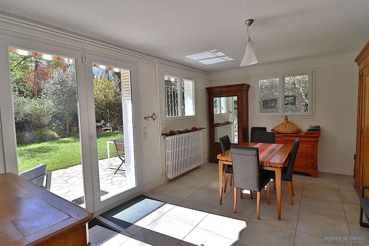 Maison à VERRIERES-LE-BUISSON