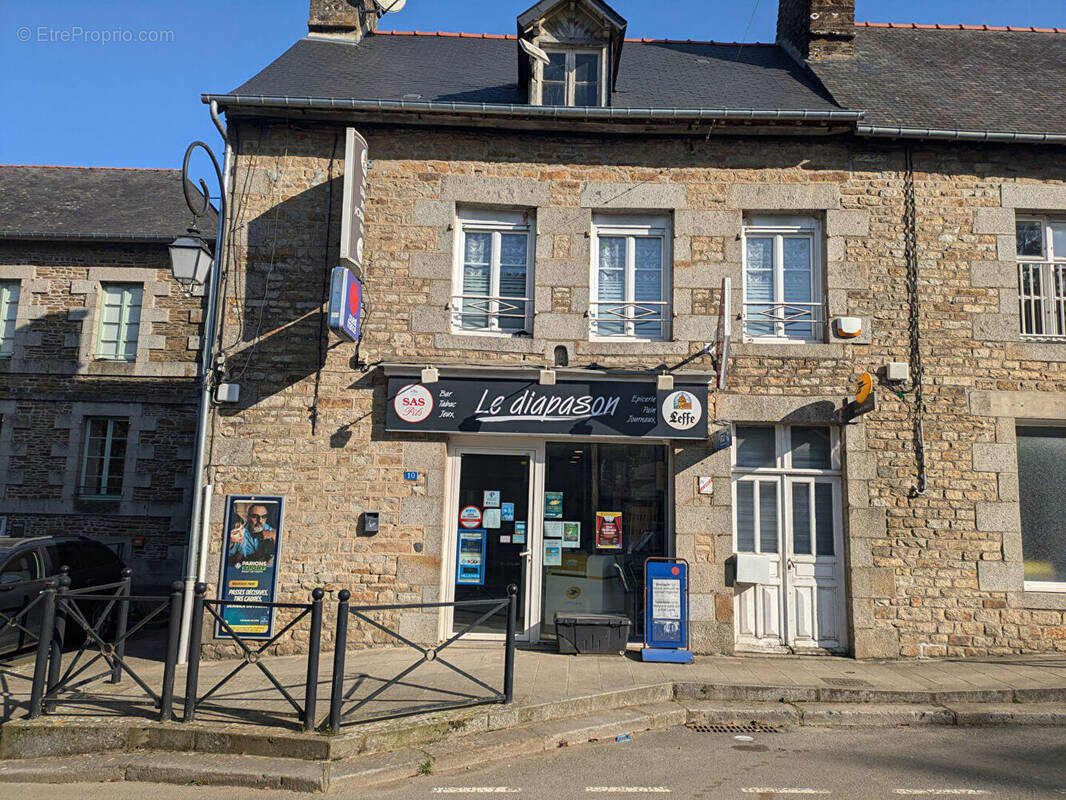 Commerce à FOUGERES