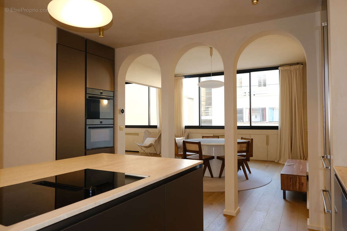 Appartement à PARIS-8E