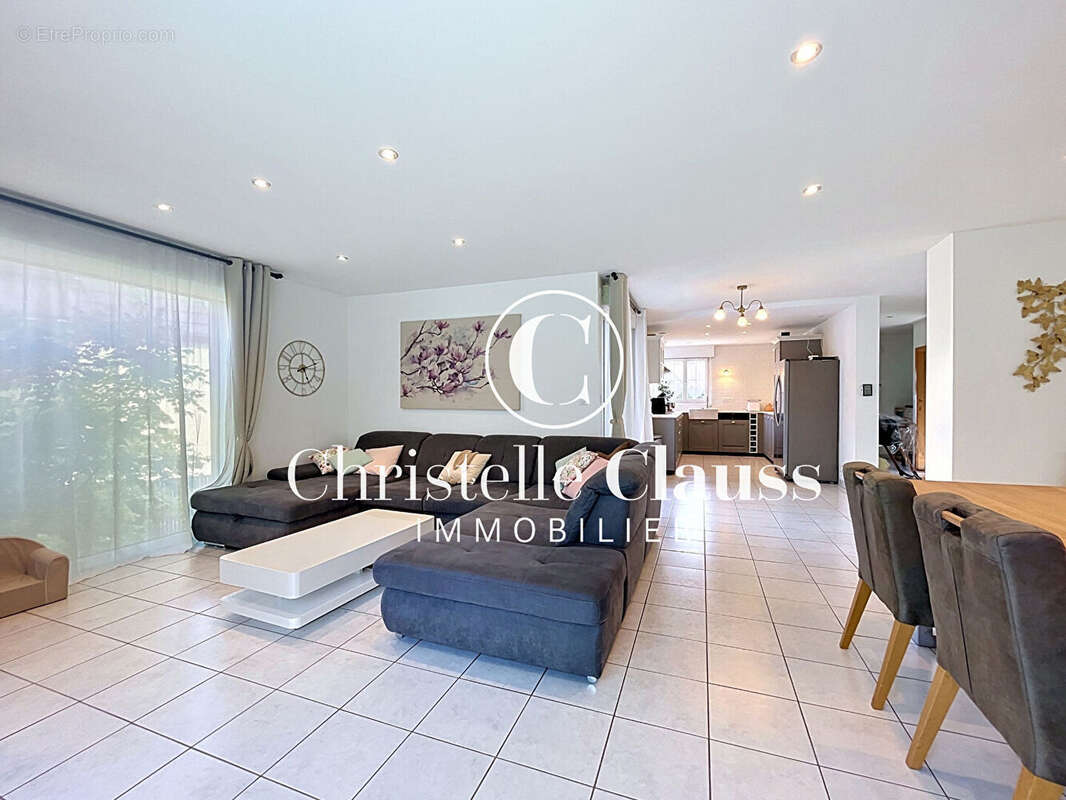 BURNHAUPT-LE-BAS - Maison familiale de 181 m²  tout confort avec piscine chauffée - photo 5