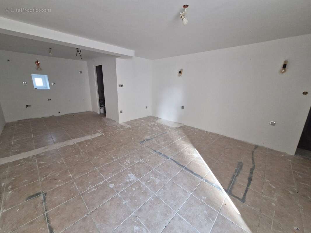 Appartement à LES BORDES