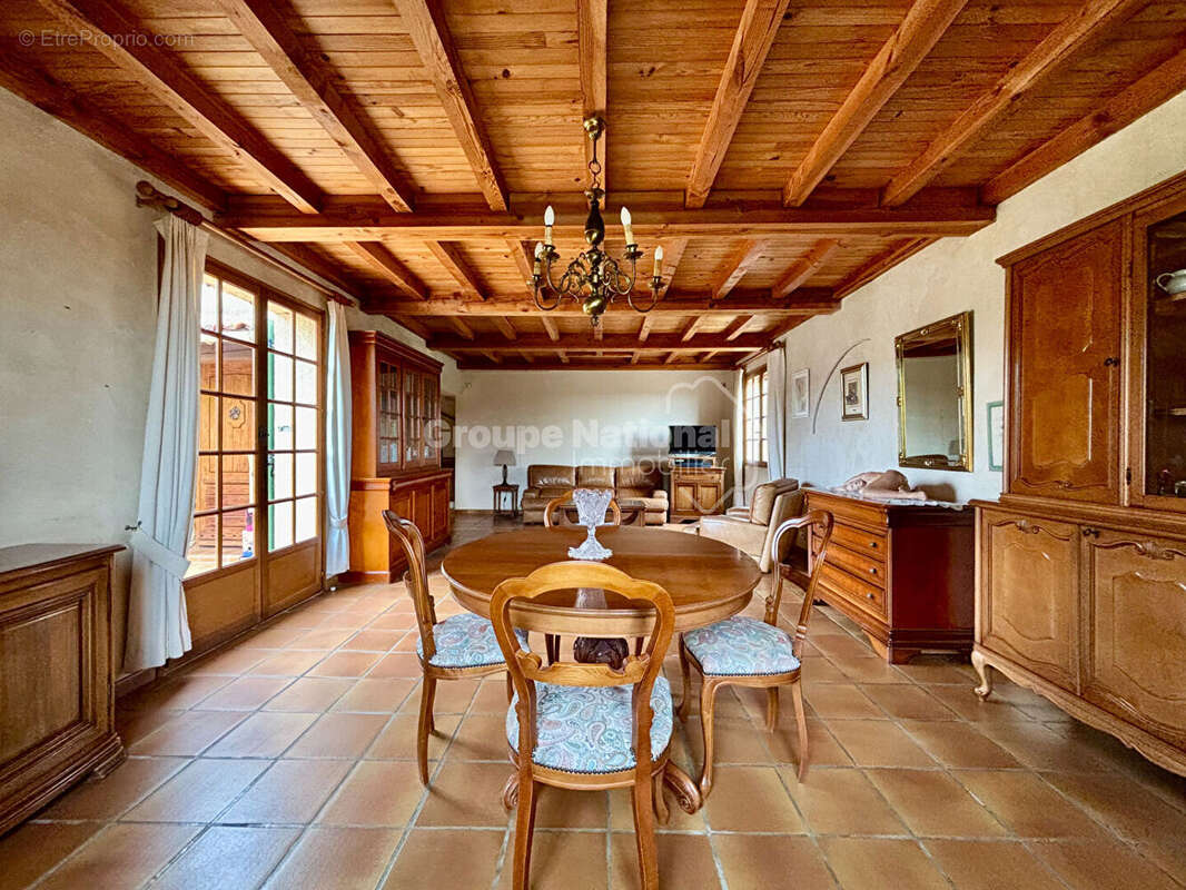 Villa Saint Just  3 chambres , piscine , sous sol amenageable , hangar 125m² - photo 8
