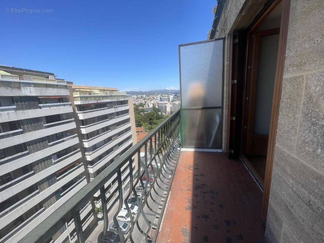 Appartement à MARSEILLE-4E