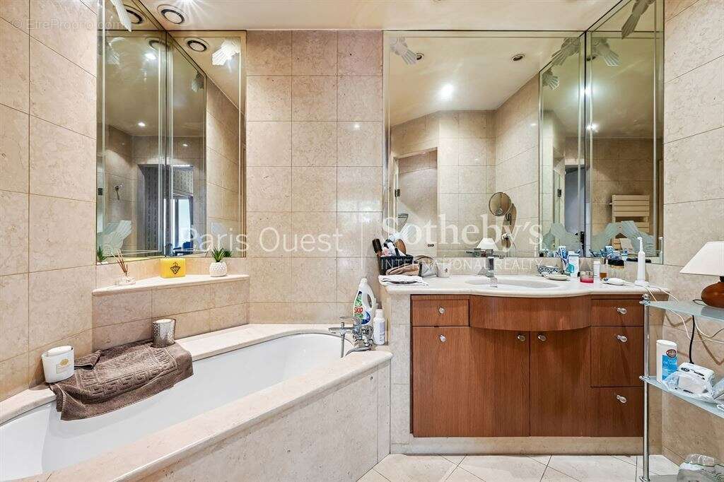Appartement à NEUILLY-SUR-SEINE
