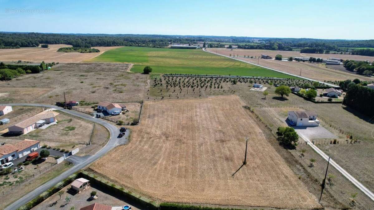 Terrain à BRANTOME