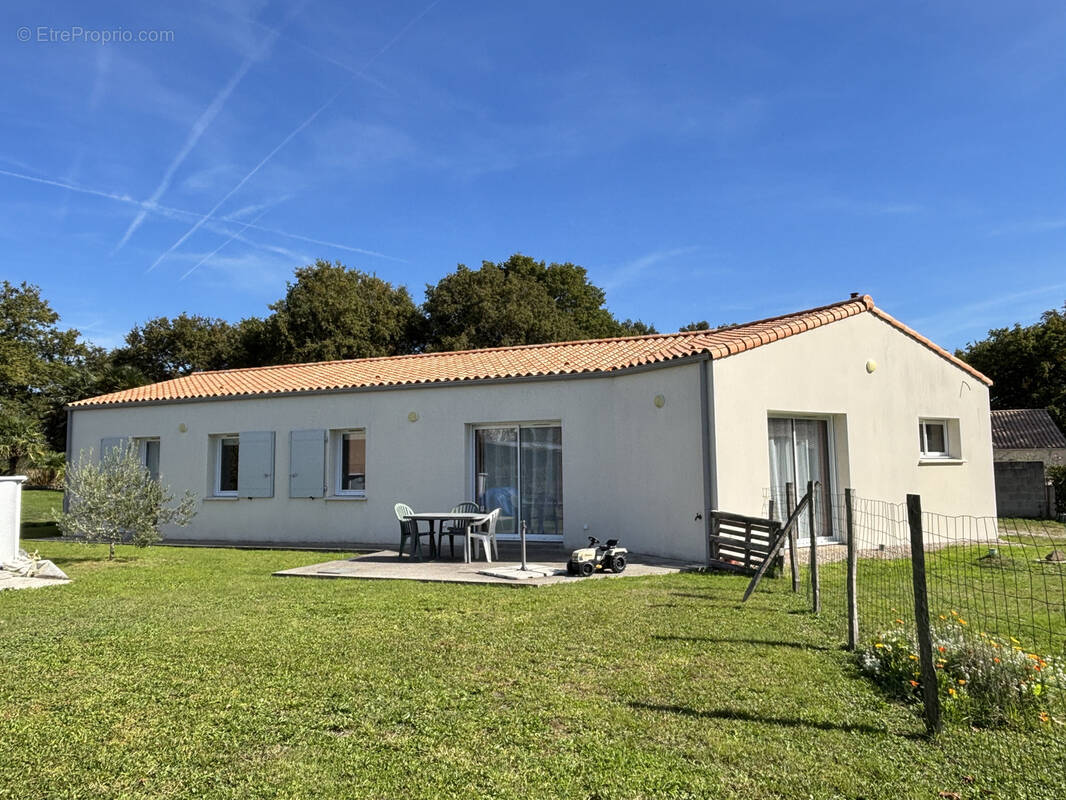 Maison à SAINT-GEORGES-DE-POINTINDOUX