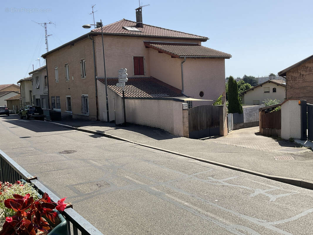 Appartement à MEYZIEU