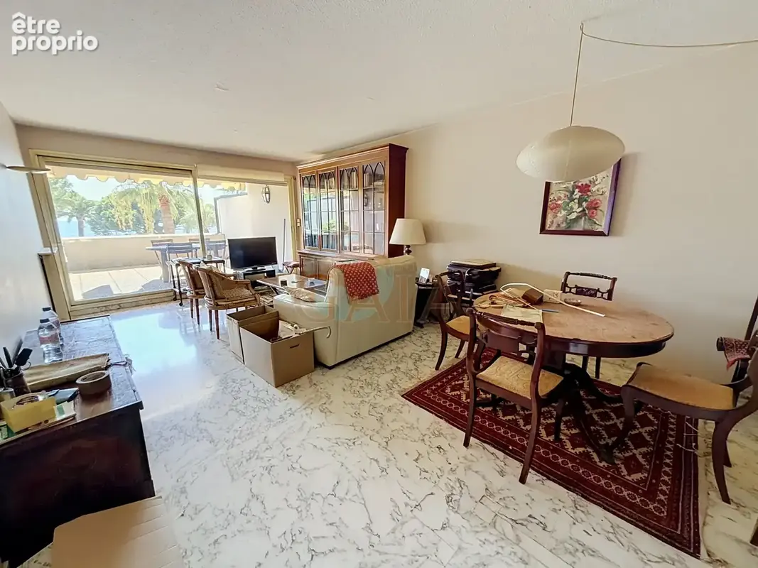 Juan les pins center bay vaste 2p 60m2 face mer garage - photo 5