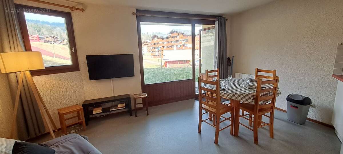 Appartement à MORILLON