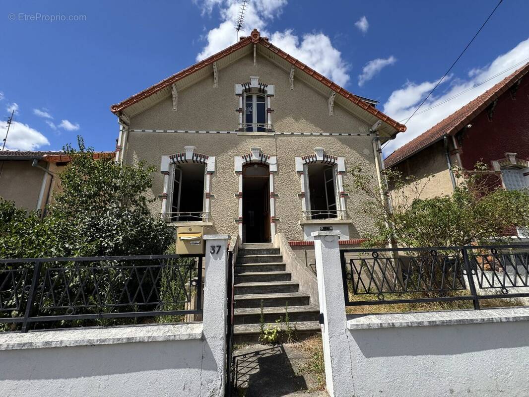 Maison à MONTLUCON