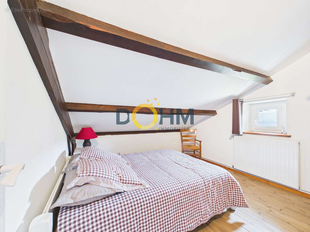 Maison rénovée de 180 m2 à vendre à Saugues avec terrain clos de 600 m2 - photo 9