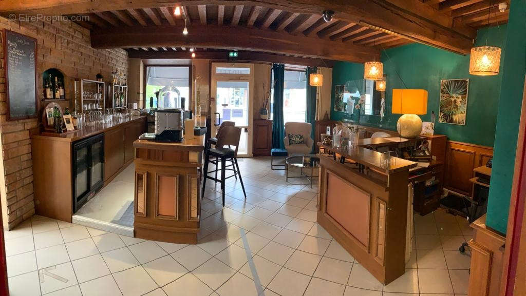 Commerce à PARAY-LE-MONIAL