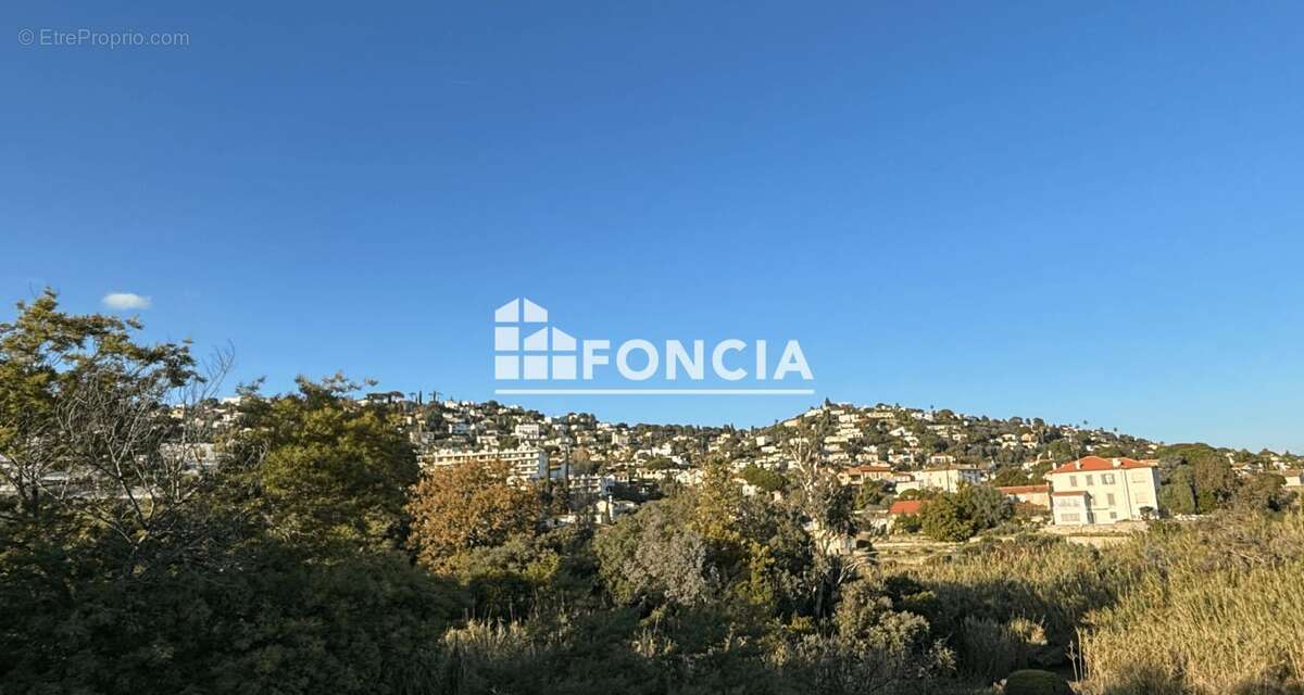 Appartement à VALLAURIS