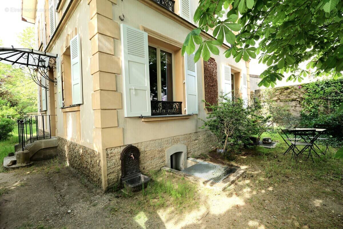 Maison à SAINT-MAUR-DES-FOSSES