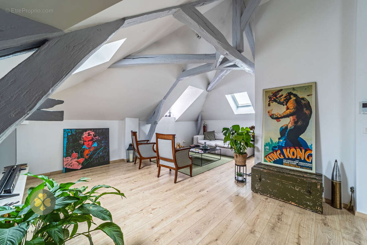Appartement à NEAUPHLE-LE-CHATEAU