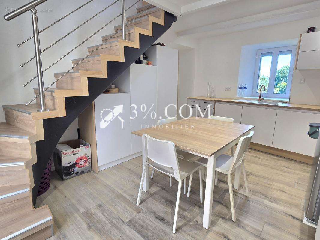 Maison en pierre rénovée de 85m2 avec petit jardin - photo 6