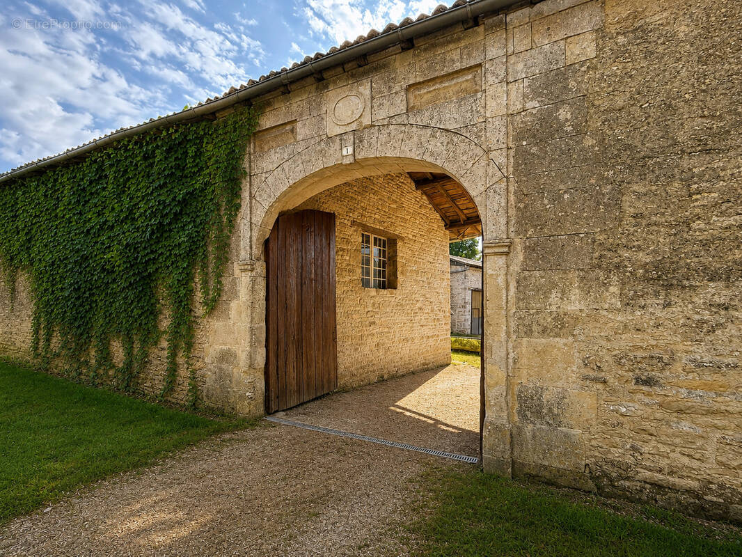 Maison à RUFFEC