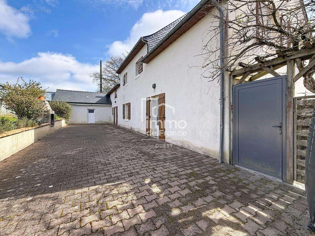 Maison Marcillé-la-ville 8 pièces 175 m² - photo 2