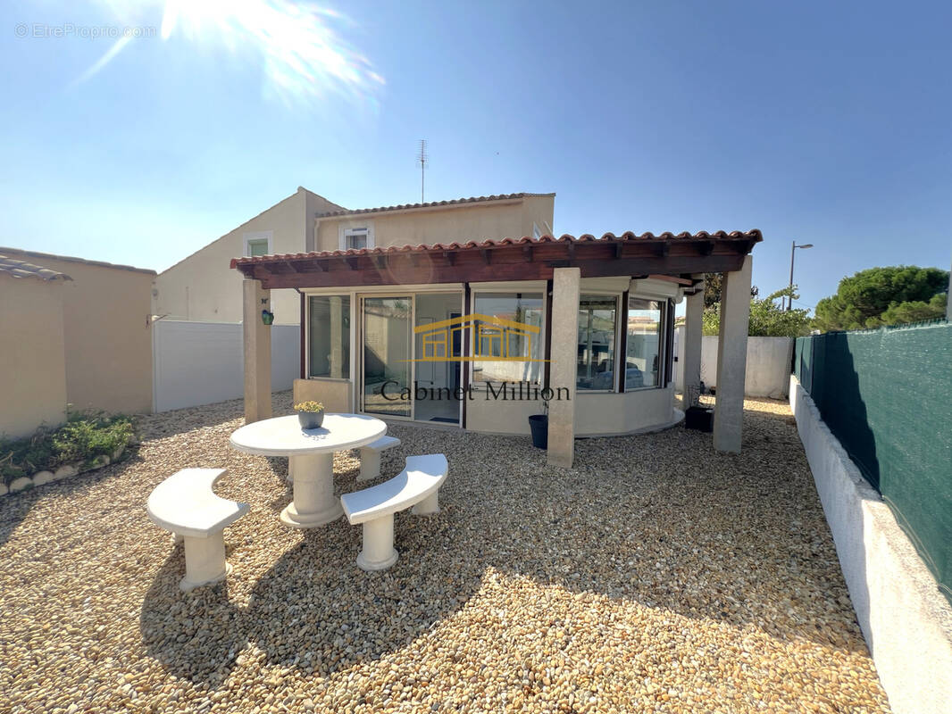 Maison à VIC-LA-GARDIOLE