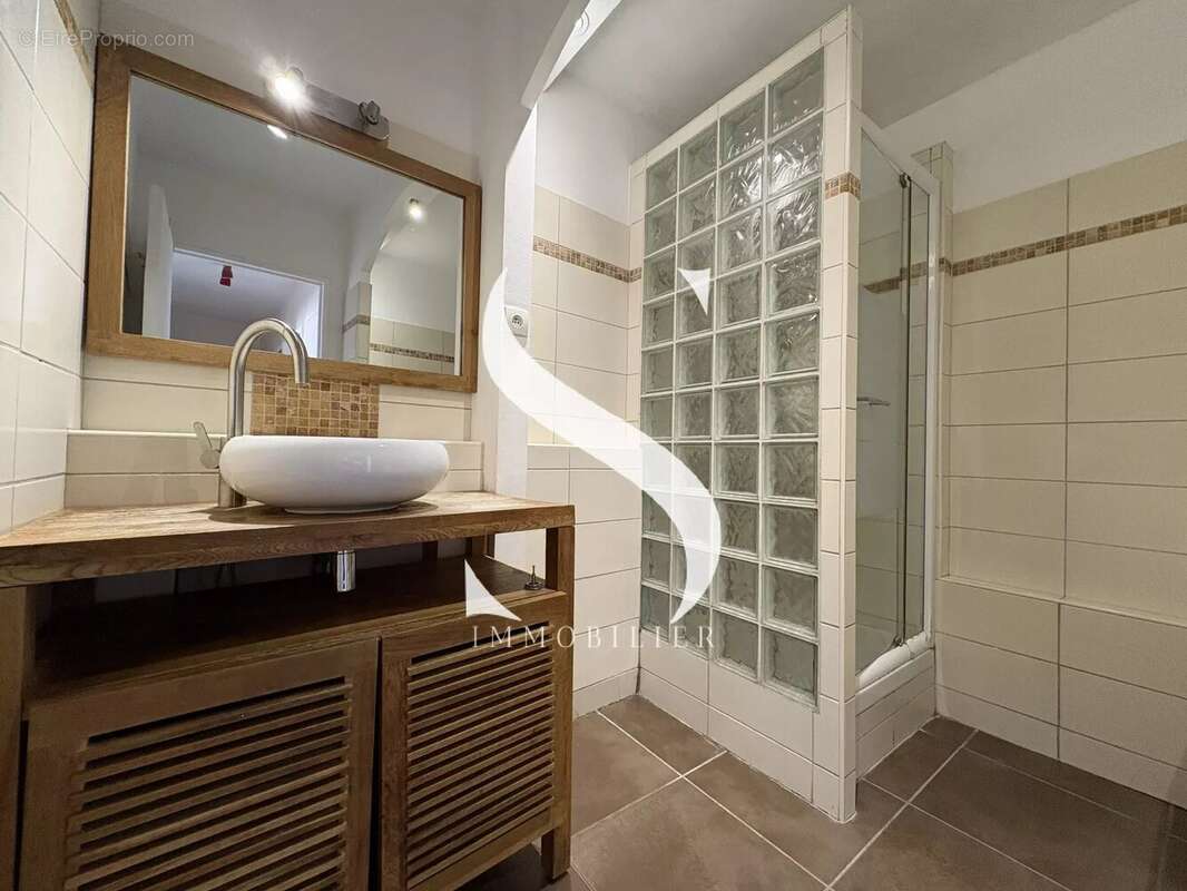 Appartement à VALLAURIS