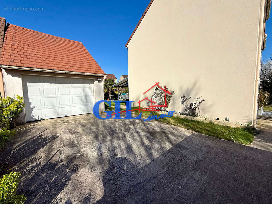 Maison à SAVIGNY-LE-TEMPLE