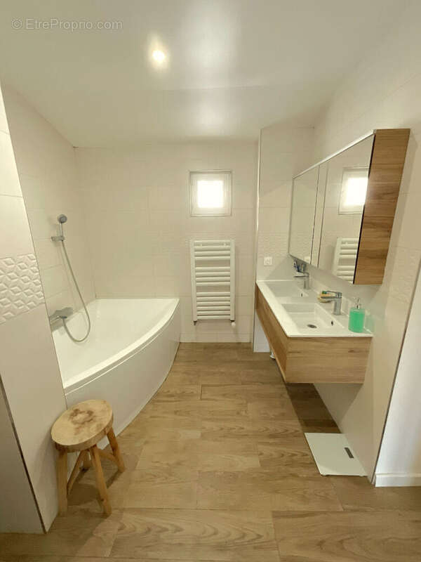 Maison à VOISINS-LE-BRETONNEUX