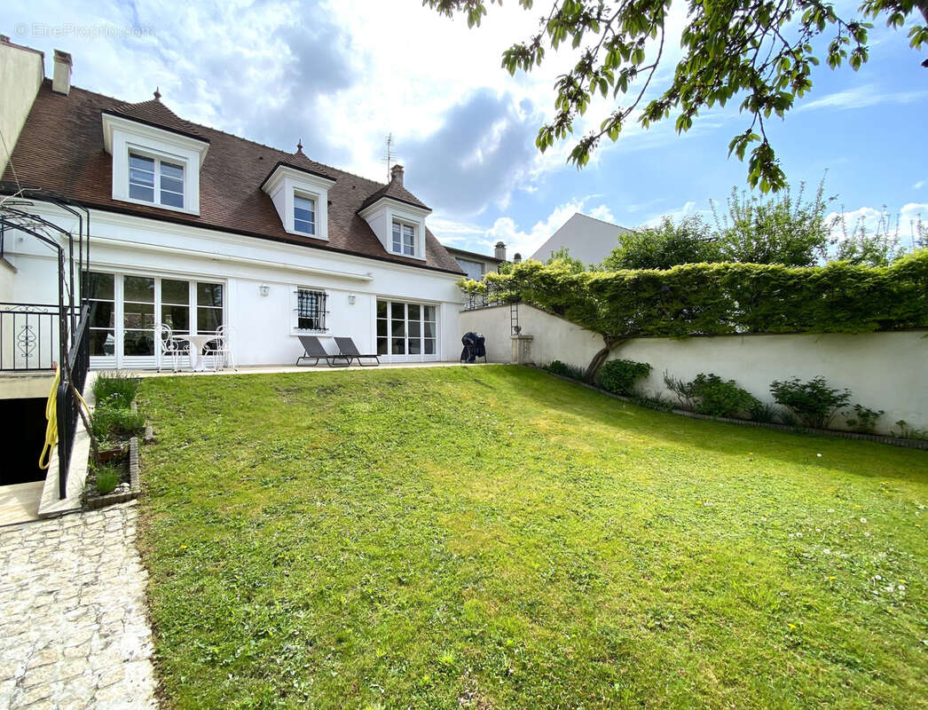 Maison à CHENNEVIERES-SUR-MARNE