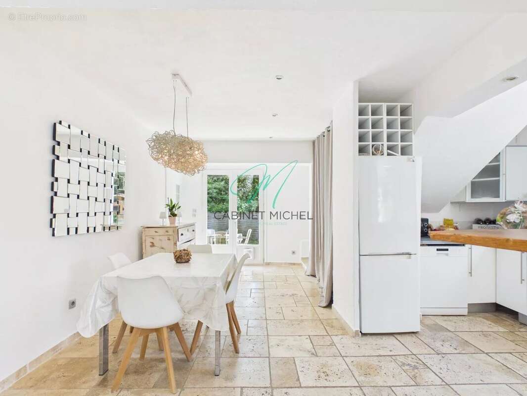 Maison à ROQUEFORT-LES-PINS