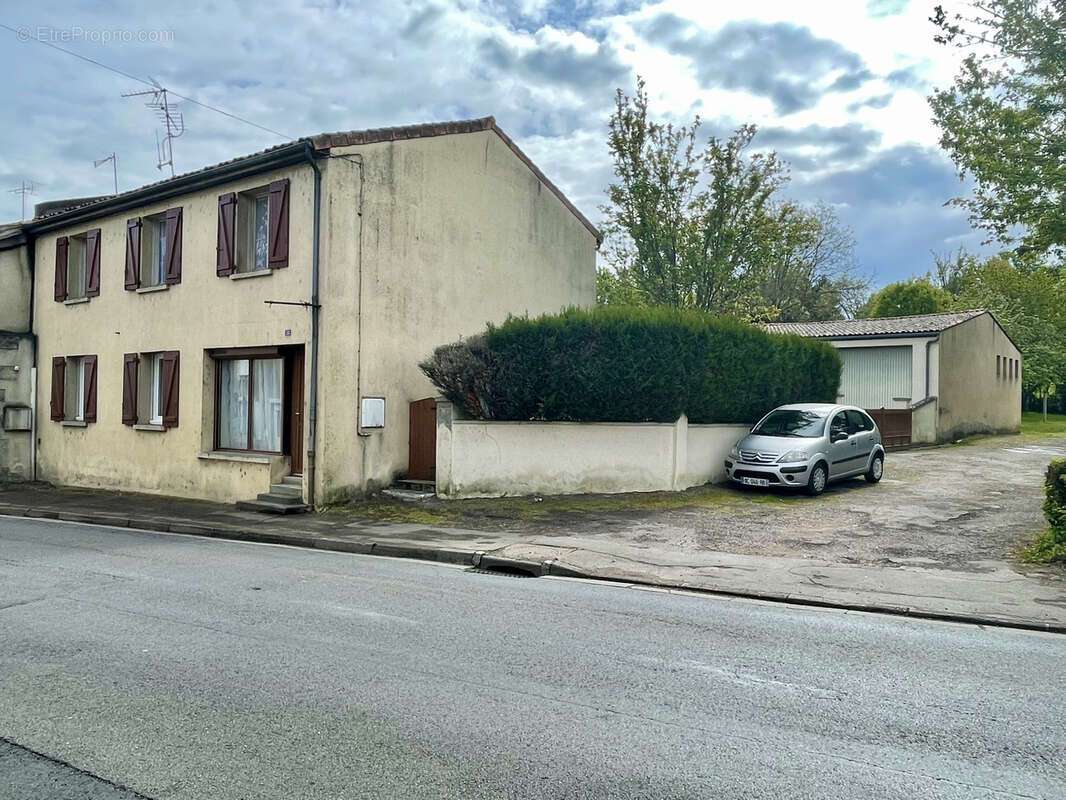 Maison à CONFOLENS
