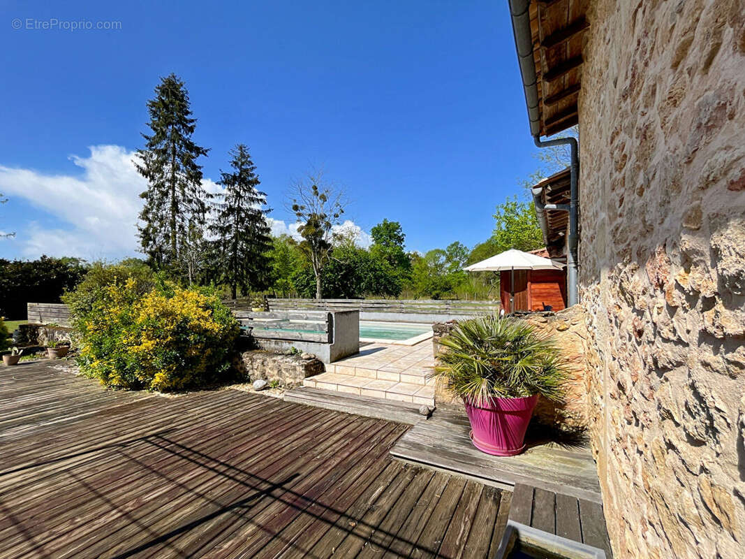 Maison à PUJOLS-SUR-CIRON