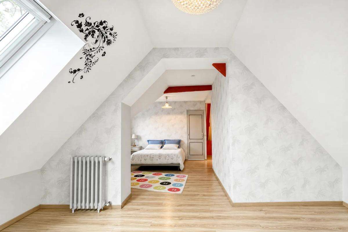 Maison rénovée 230 m² à Fyé - photo 33