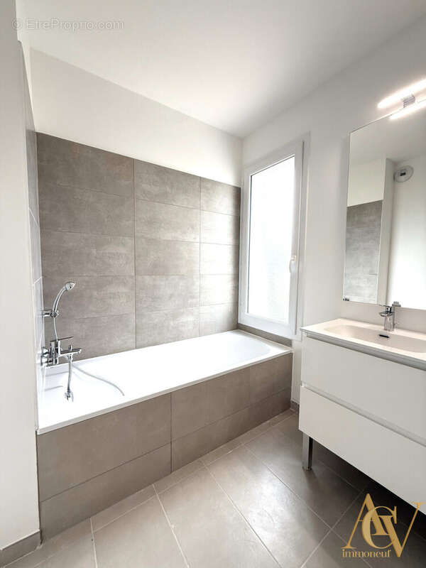 T3 Dernier Étage Terrasse &amp; Vue Dégagée à Cogolin 5 - Appartement à COGOLIN