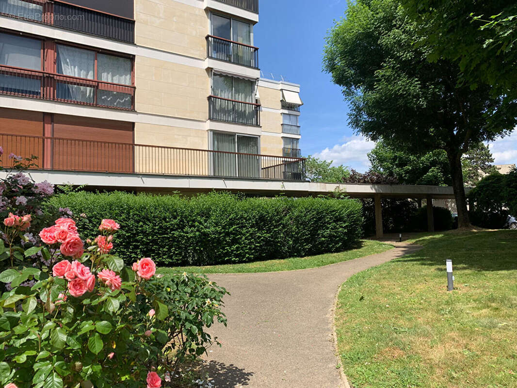 Appartement à FONTENAY-LE-FLEURY