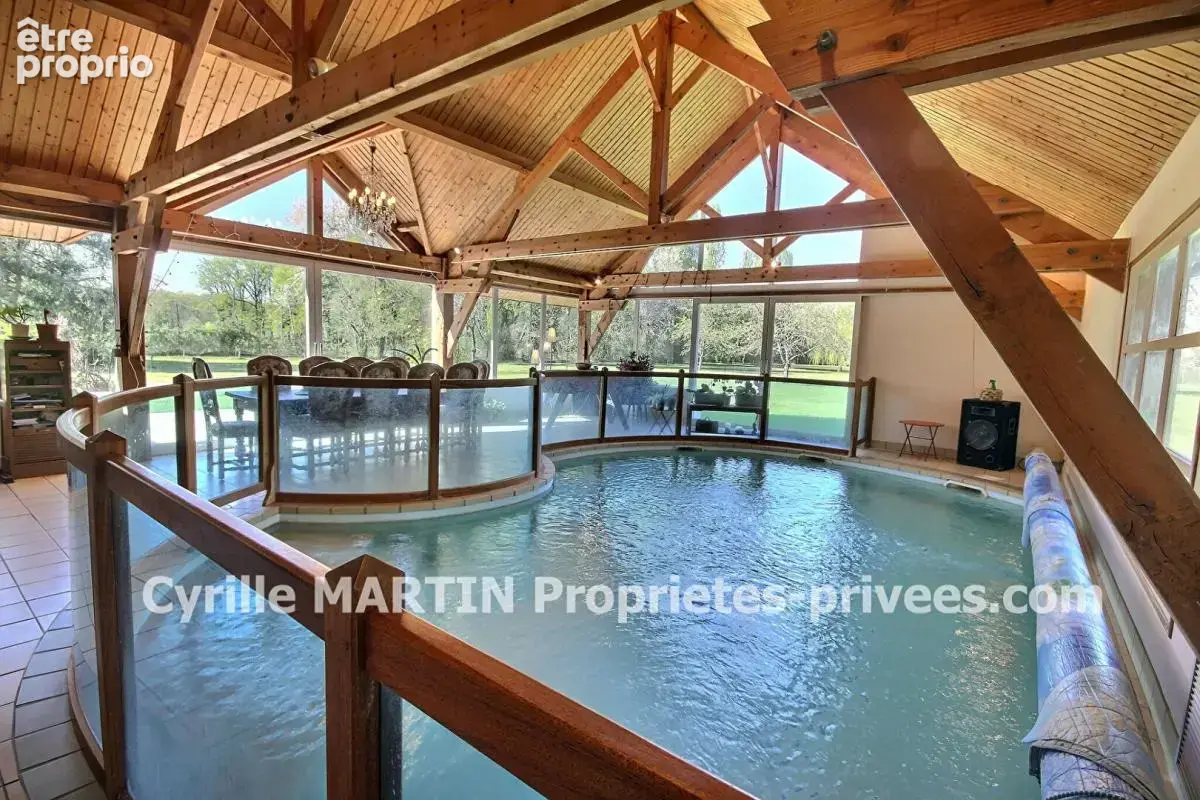 Propriété d'exception en Sologne - Longère de 292m² avec piscine intérieure sur 7,8 hectares - photo 5